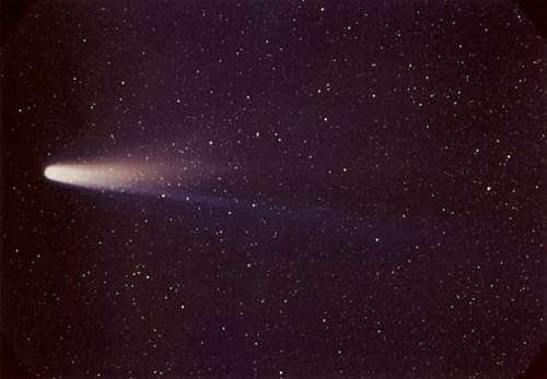 Figura 2 - Cometa Halley fotografado durante a passagem de 1986.