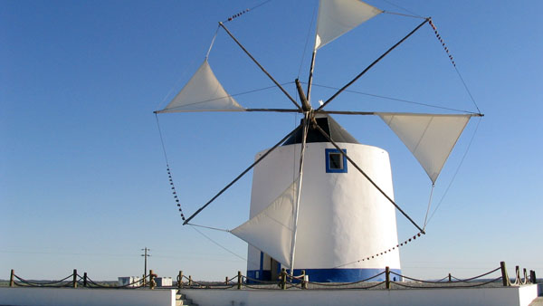 Figura 7 – Moinho de vento [Imagem: Câmara Municipal de Castro Verde].